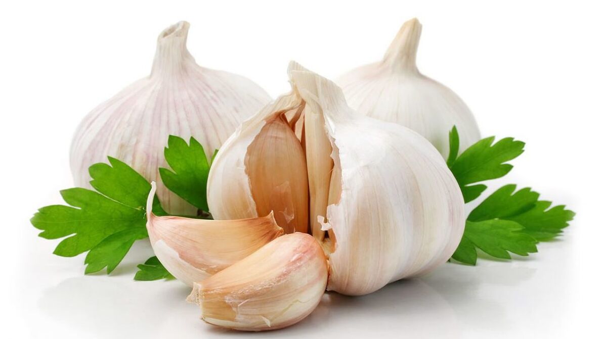 L'aglio aiuterà a rimuovere i vermi dal corpo